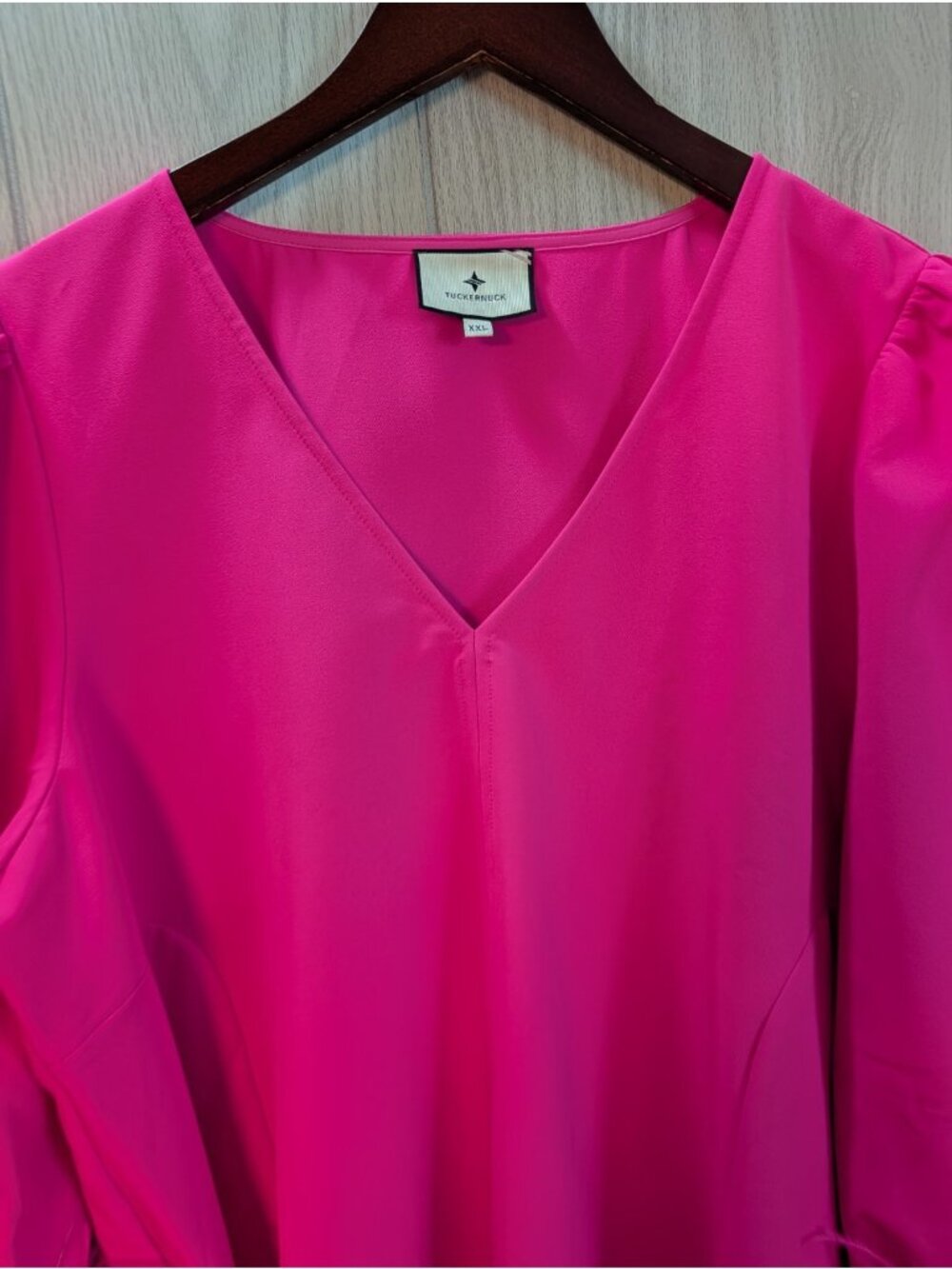 Tuckernuck Bright Pink Feather Miranda Top Size XXL Short Sleeve V Neck - Picture 2 of 8
